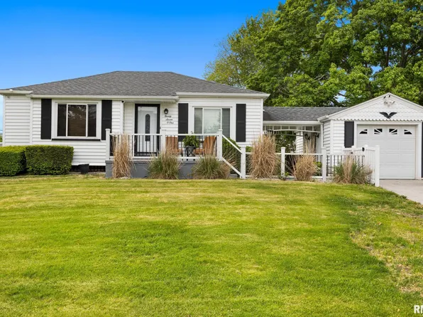 2701 S Avion Dr, Peoria, IL 61607