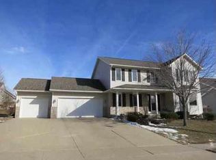 4116 Briarwood Dr, Cedar Falls, IA 50613