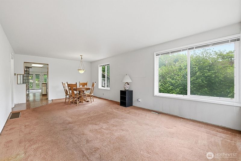 2nd image of 824 S 146th Street