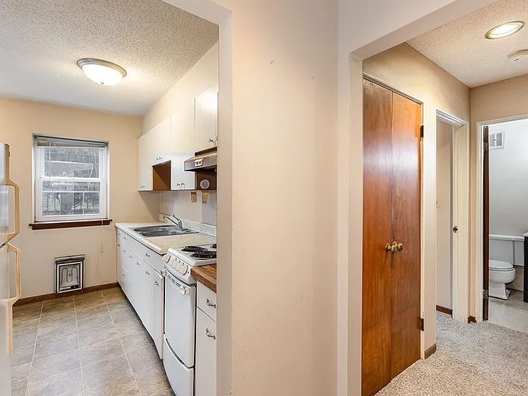 215 Birch St S — Photo 9