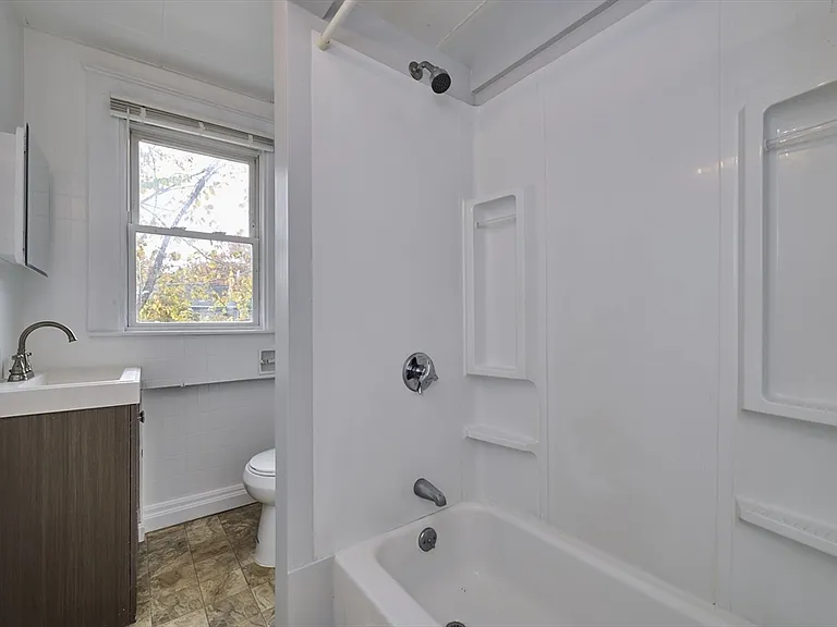41 Salem St #2L — Photo 12