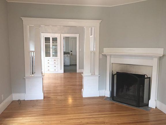 living room, fireplace w/mantel, 1st floor