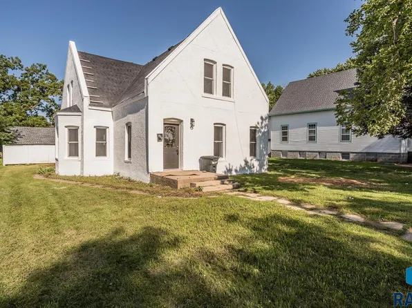 207 N 4th St, Beresford, SD 57004