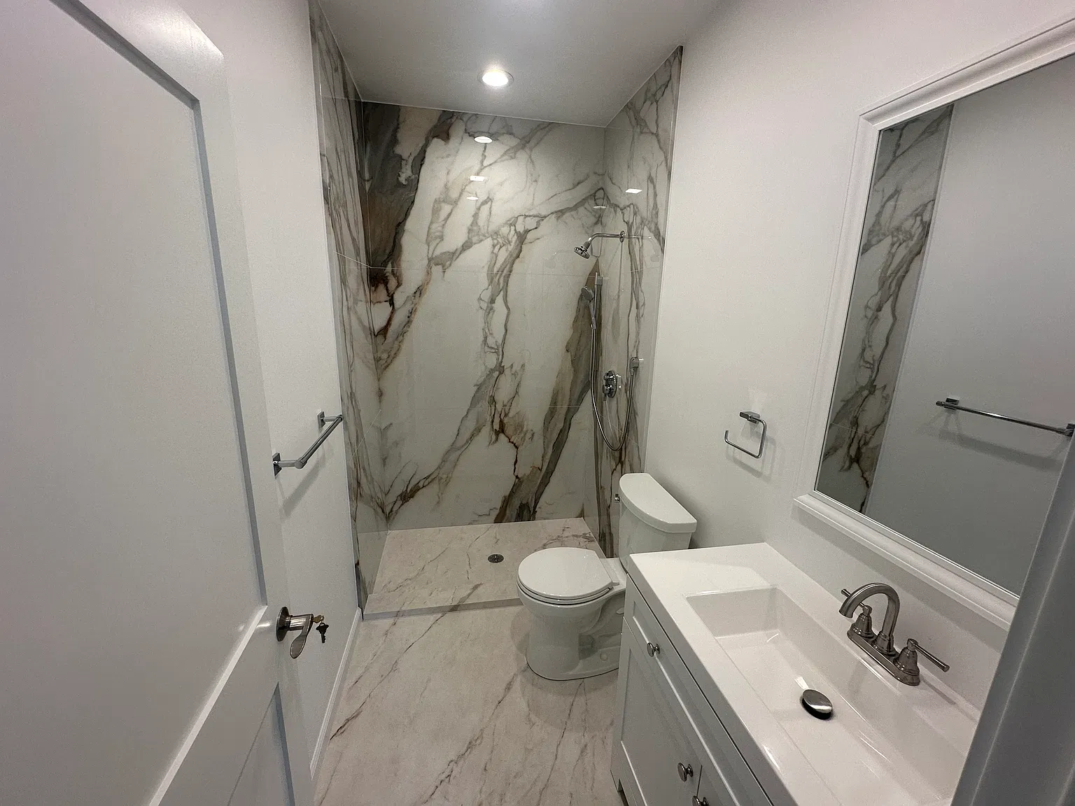 2 bed, 1200 sqft, $5,950 — Photo 2