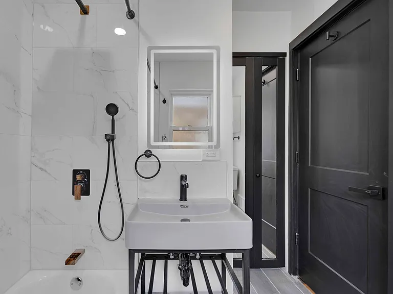 10606 S Vernon Ave — Photo 8