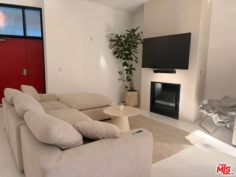 815 Hampton Dr #7 — Photo 9