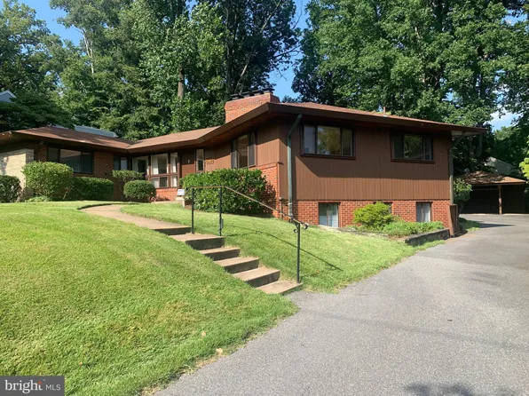 5821 Osceola Rd, Bethesda, MD 20816