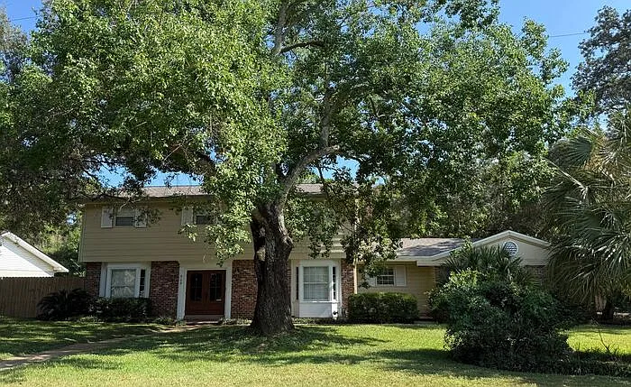 5 bed, 3.5 bath, 3184 sqft, $3,995 — Photo 2