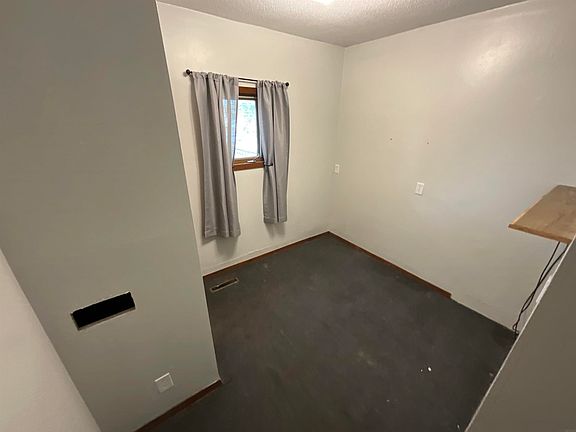 4th image of 302 Water St