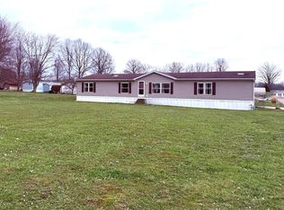 8 Cedarwood Dr, Beloit, OH 44609