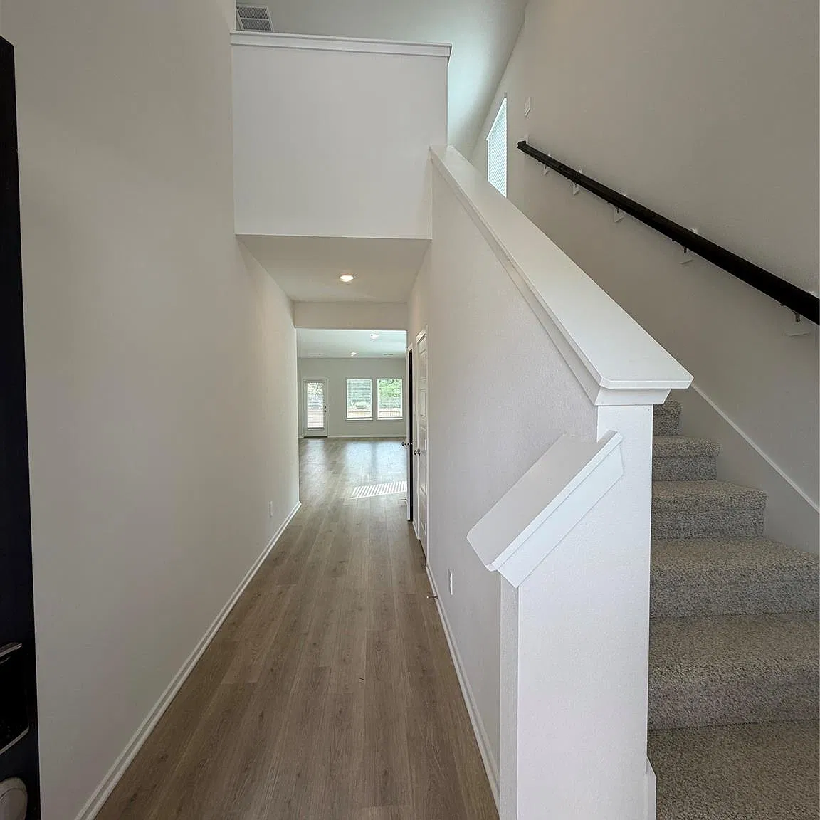 4 bed, 2.5 bath, 2255 sqft, $2,400 — Photo 4