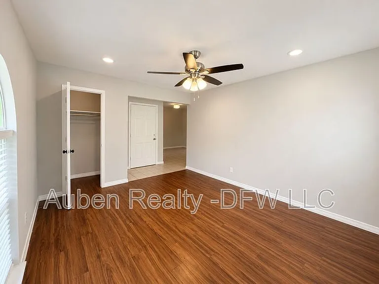 930 Lindy Ct — Photo 4