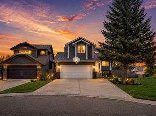 21 W La Valencia Grn NE, Calgary, AB T1Y 6P5