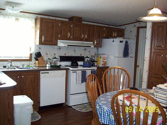 2nd image of 379 Fountain Lake Dr