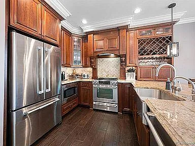202 Walnut Blvd — Photo 3