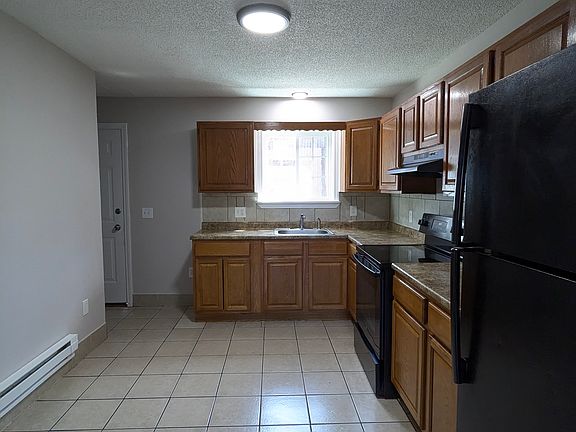 3rd image of 206 Wolcott St APT 8