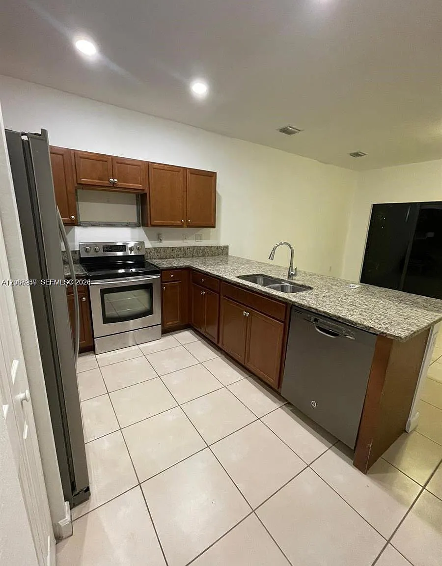 3 bed, 2.5 bath, $2,600 — Photo 2