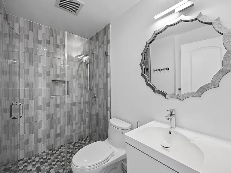 3501 Noriega St #A — Photo 5