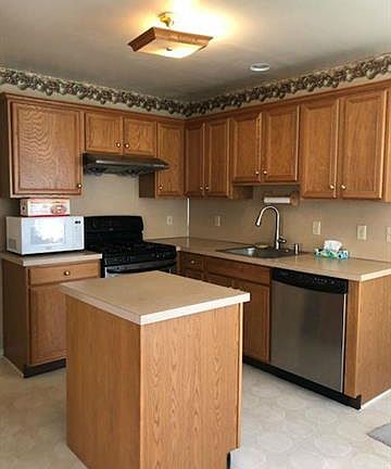 3rd image of 105 Grandview Dr
