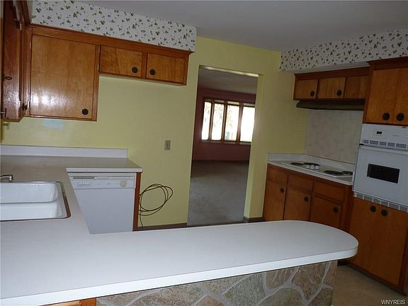 4th image of 461 Adelaide Pl