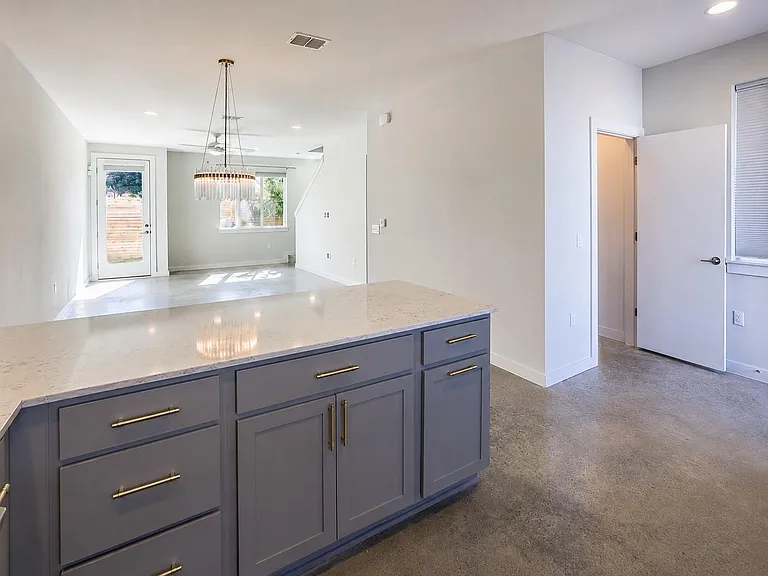 801 N Bluff Dr #40 — Photo 5