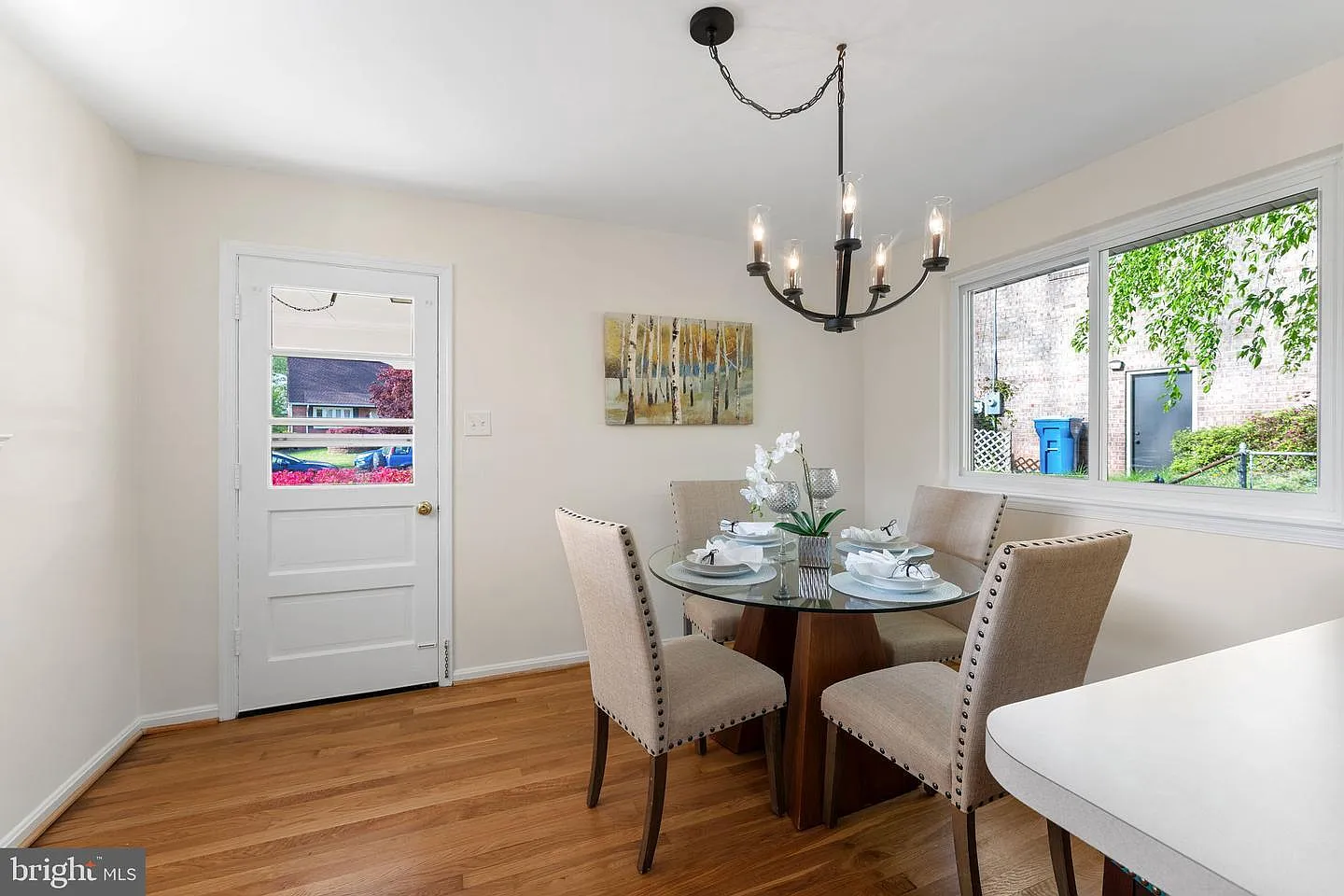 Updated 4BR/3BA Home in Kings Park Over Acre Lot — Photo 4