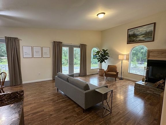 4th image of 21323 Gorsuch St