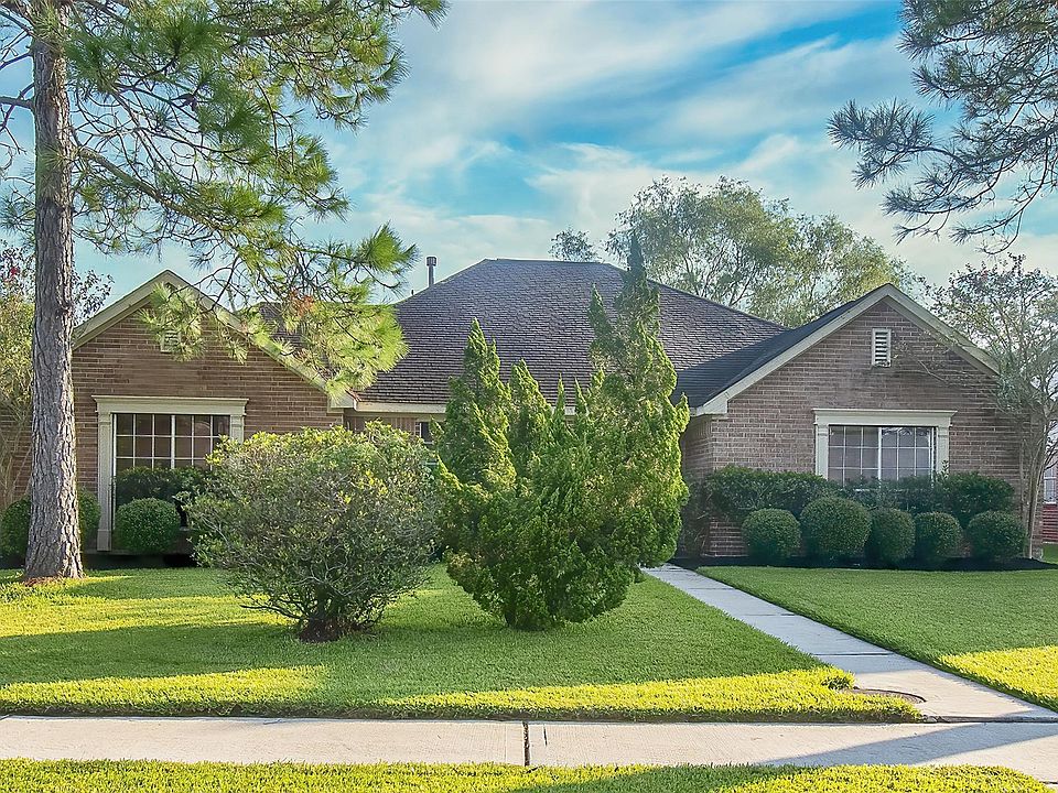 1st image of 1905 Willow Lake Dr