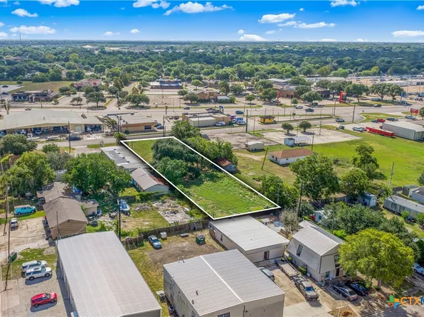 4907 Country Club Dr, Victoria, TX 77904