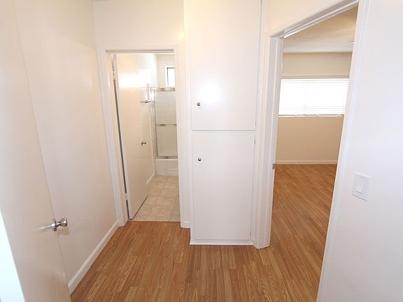 4th image of 7435 Canby Ave APT 18