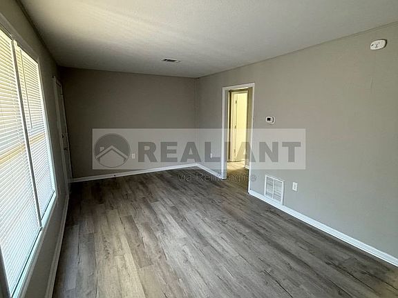 4th image of 32 Mary St #9