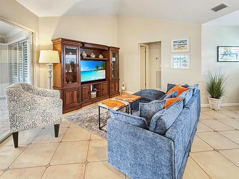1127 E Seminole Ave #8A — Photo 12