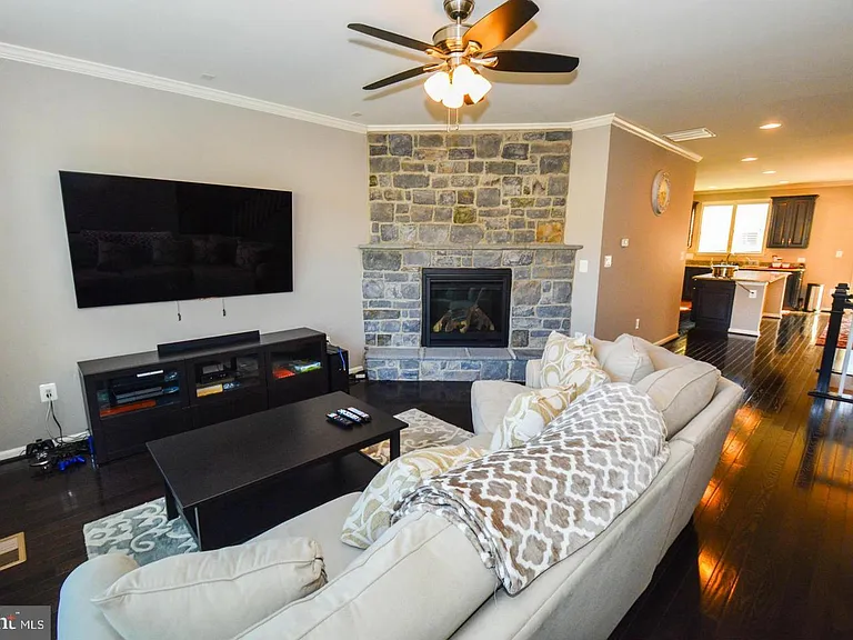 117 Blackgum Ct — Photo 2