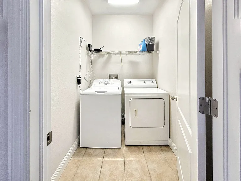 2946 SW 35th Pl #44 — Photo 22