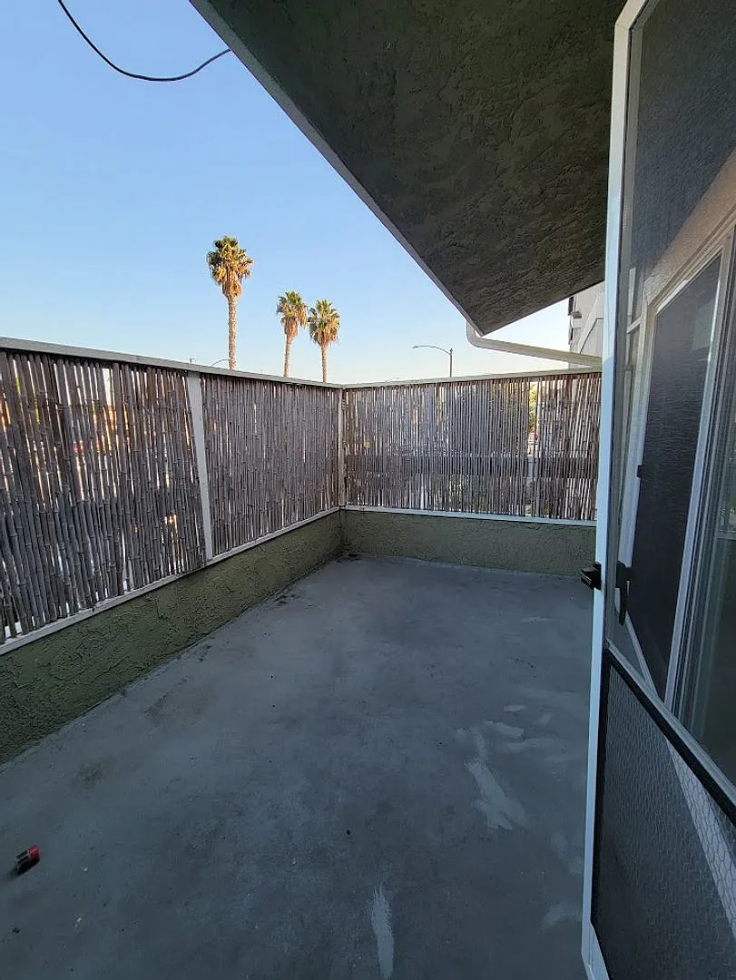 735RE — Photo 3