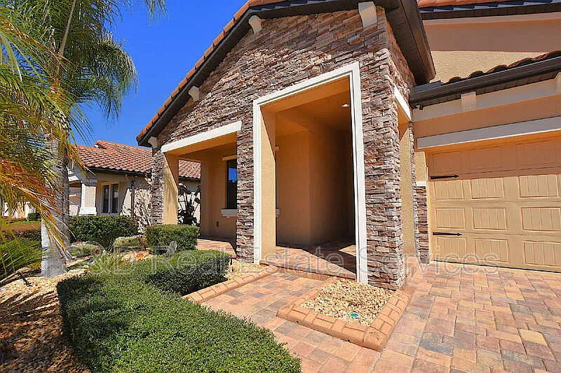 5 bed, 3.5 bath, 3216 sqft, $3,410 — Photo 3