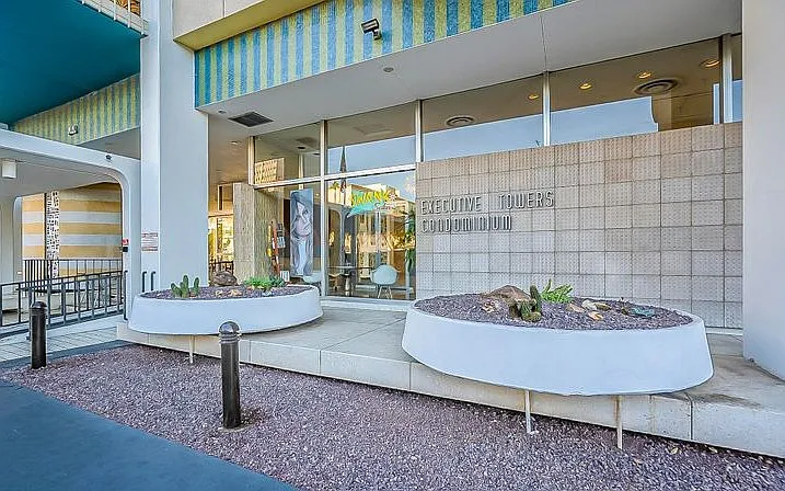 2 bed, 852 sqft, $1,950 — Photo 3