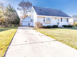 2305 82nd St, Kenosha, WI 53143