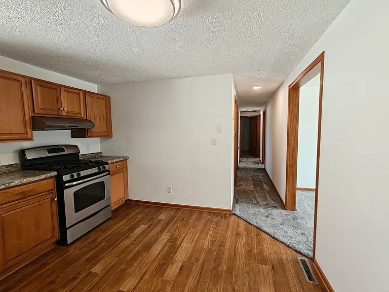 2212 Bartlett Ave — Photo 9
