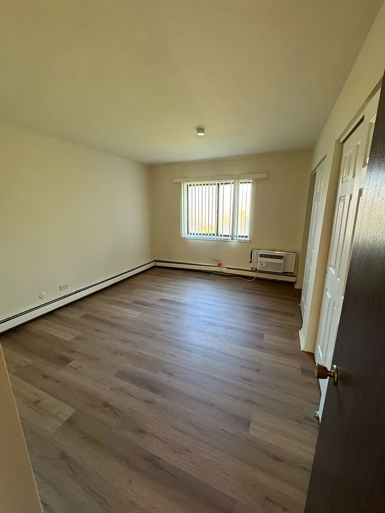 2 bed, 1000 sqft, $1,700 — Photo 2
