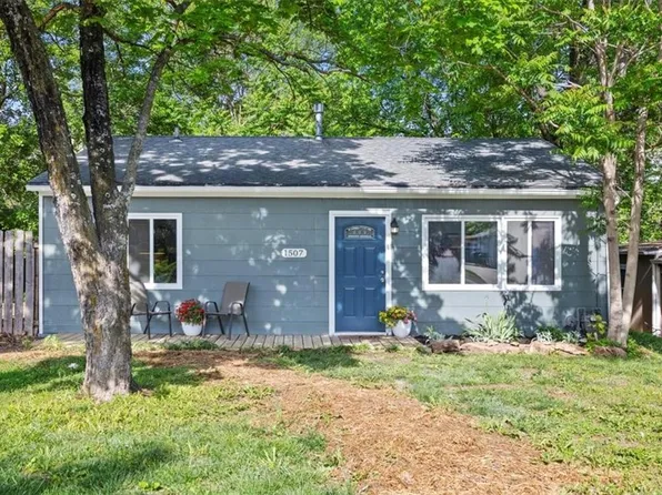 1507 Lindenwood Ln, Lawrence, KS 66044