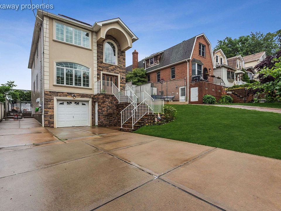 1st image of 211 Brehaut Ave