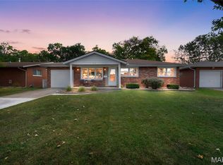 959 Cedar Dr, Wood River, IL 62095