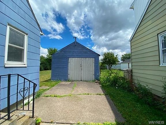5th image of 27 Nicholas Dr N