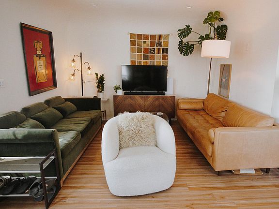 2nd image of 2836 Somerset Dr #1