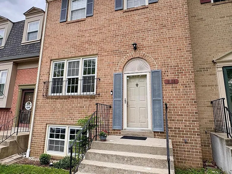 9710 Lakepointe Dr — Photo 1