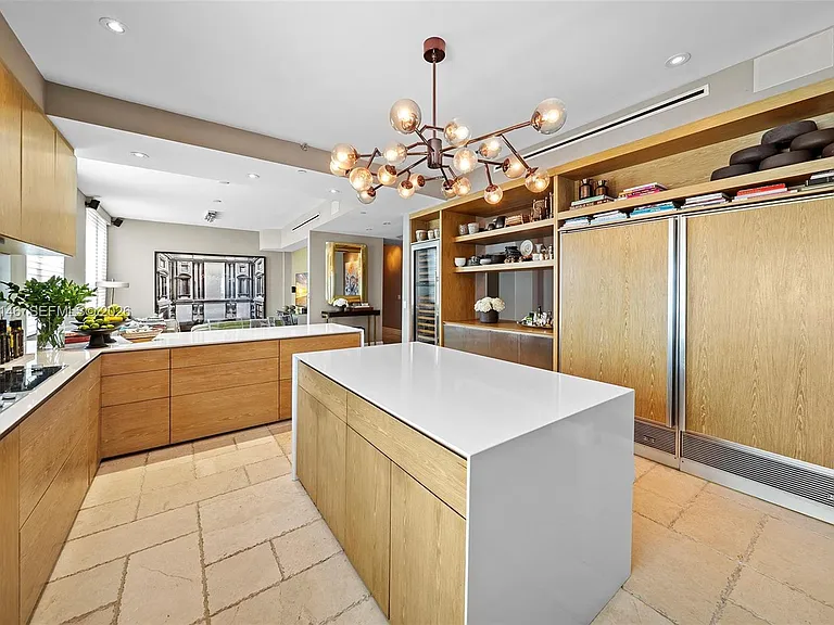 5801 Collins Ave #Penthouse 1600 — Photo 8