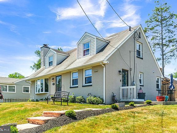2nd image of 702 Tennis Ave