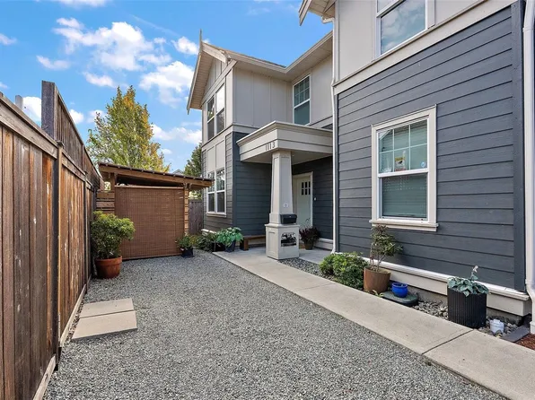 1113 Lyall St, Esquimalt, BC V9A 5G3