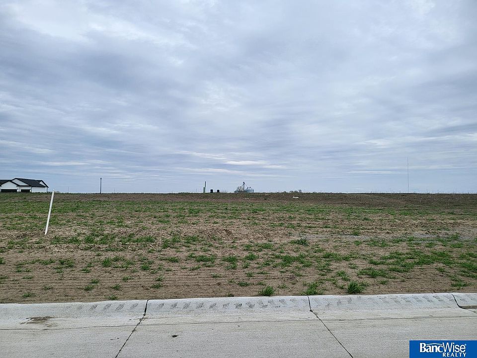 2nd image of 550 Railroad St